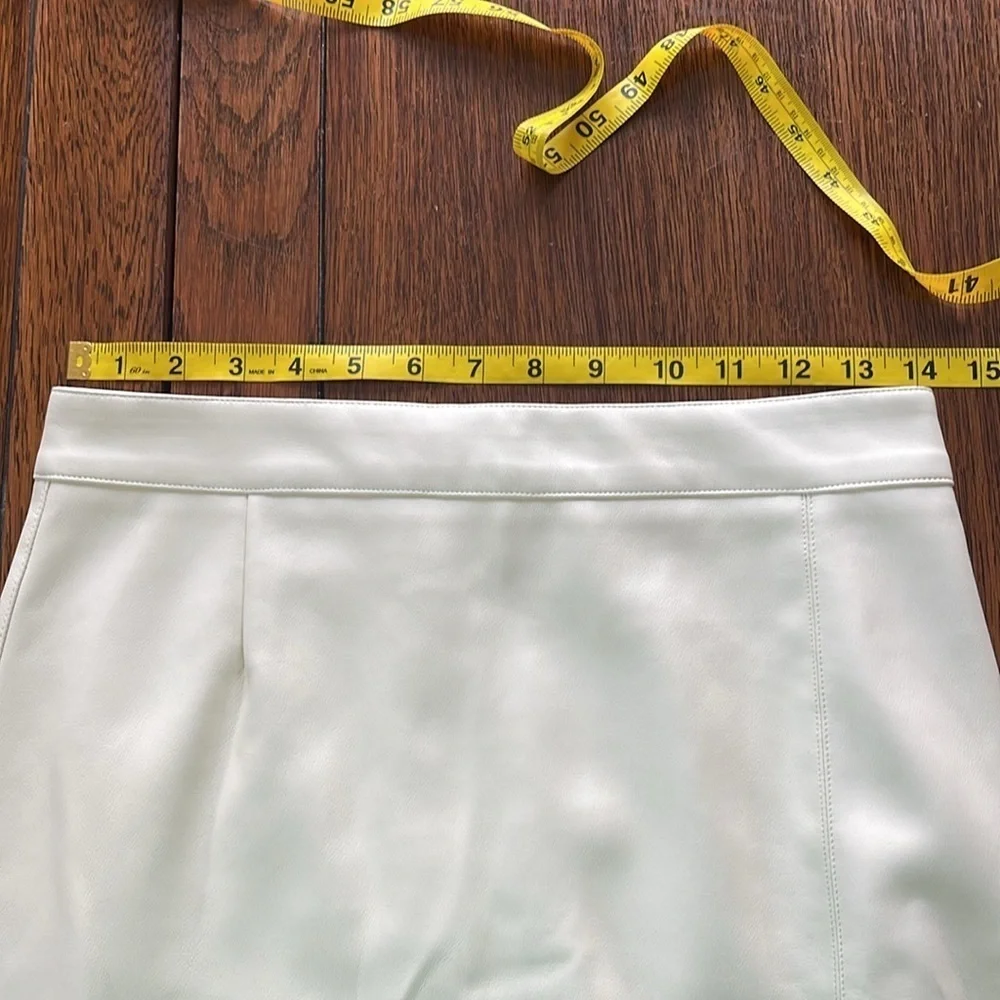 Vintage Havana Faux Vegan Leather Cream Ivory Mini Skirt Medium back zip